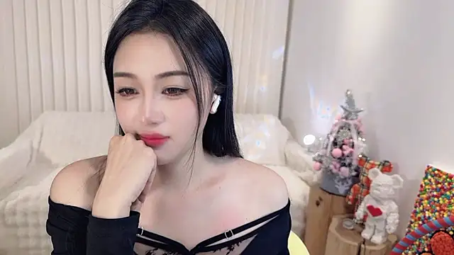 Snapshot of K-moumou chatting on 12-18-24, 08:25 K-moumou online show from 12-18-24, 08:25