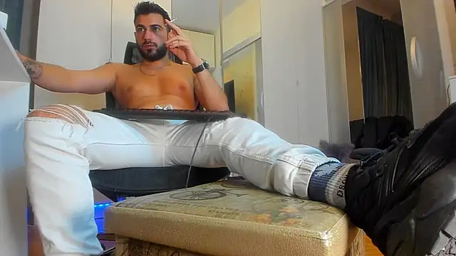 Snapshot of welcometo_hell chatting on 10-11-25, 05:33 welcometo hell online show from 10-11-25, 05:33