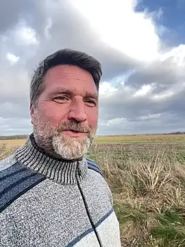 Snapshot of Haariglang chatting on 12-20-24, 12:38 Haariglang online show from 12-20-24, 12:38