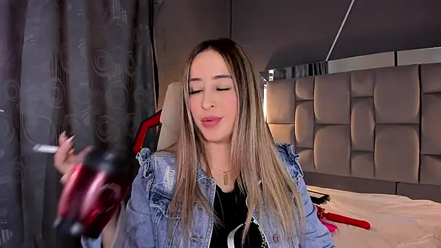 Snapshot of AliceSteel12 chatting on 03-04-25, 01:06 AliceSteel12 online show from 03-04-25, 01:06