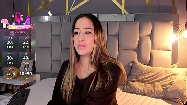 Snapshot of AliceSteel12 chatting on 09-21-25, 10:33 AliceSteel12 online show from 09-21-25, 10:33