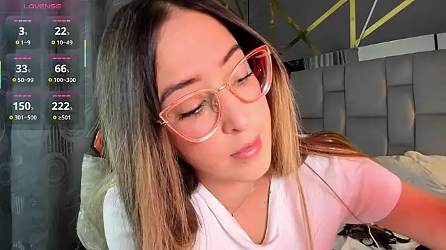 Snapshot of AliceSteel12 chatting on 10-10-25, 11:04 AliceSteel12 online show from 10-10-25, 11:04