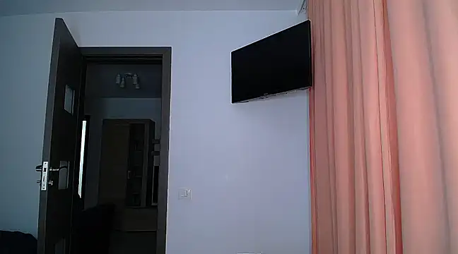 Snapshot of Julianna68 chatting on 02-10-25, 03:53 Julianna68 online show from 02-10-25, 03:53