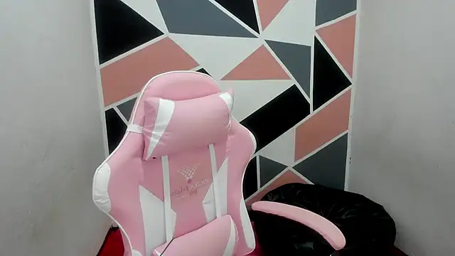 Snapshot of Carol_Pinter chatting on 11-11-25, 11:05 Carol Pinter online show from 11-11-25, 11:05