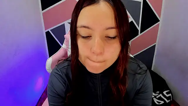 Snapshot of Carol_Pinter chatting on 11-24-25, 03:45 Carol Pinter online show from 11-24-25, 03:45