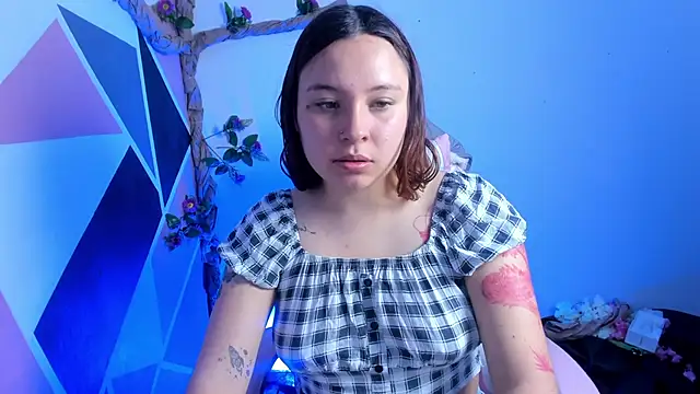 Snapshot of Carol_Pinter chatting on 12-15-25, 03:38 Carol Pinter online show from 12-15-25, 03:38