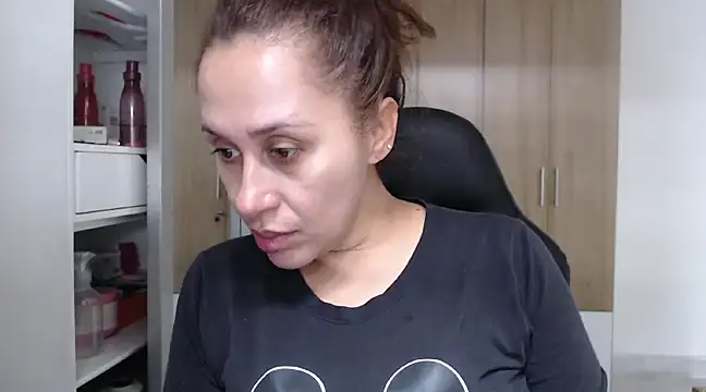 RoxanaLove9 online show from 02-11-25, 06:44