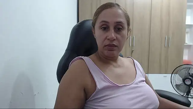 RoxanaLove9 online show from 04-13-26, 11:32