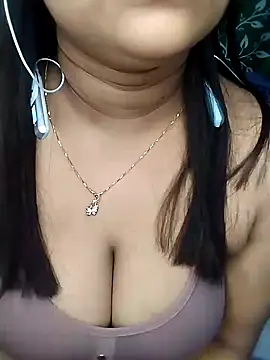 Snapshot of Hottyalia chatting on 02-08-25, 06:44 Hottyalia online show from 02-08-25, 06:44