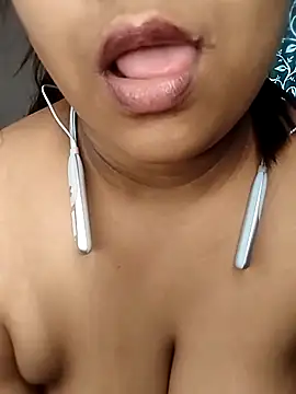 Snapshot of Hottyalia chatting on 03-04-25, 04:49 Hottyalia online show from 03-04-25, 04:49