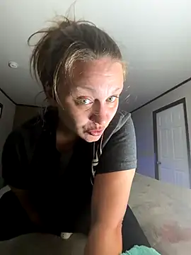 Snapshot of IvanaPlenty chatting on 10-17-25, 04:04 IvanaPlenty online show from 10-17-25, 04:04