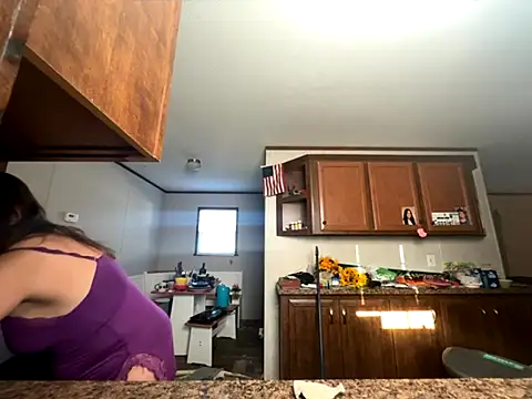 Snapshot of IvanaPlenty chatting on 11-17-25, 02:23 IvanaPlenty online show from 11-17-25, 02:23