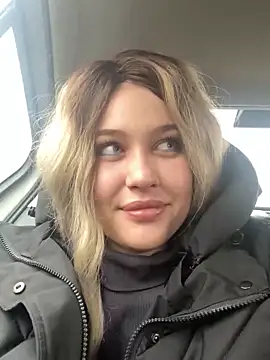 Snapshot of KikiWatson chatting on 12-17-24, 07:07 KikiWatson online show from 12-17-24, 07:07