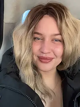 Snapshot of KikiWatson chatting on 12-20-24, 08:06 KikiWatson online show from 12-20-24, 08:06