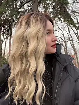 Snapshot of KikiWatson chatting on 12-21-24, 10:06 KikiWatson online show from 12-21-24, 10:06