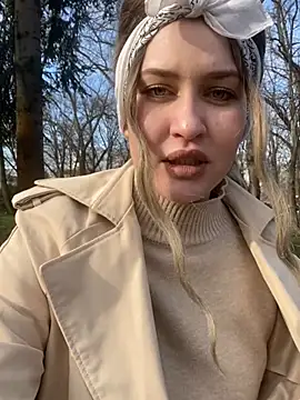 Snapshot of KikiWatson chatting on 12-23-24, 10:21 KikiWatson online show from 12-23-24, 10:21