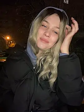 Snapshot of KikiWatson chatting on 12-24-24, 07:00 KikiWatson online show from 12-24-24, 07:00