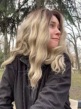 Snapshot of KikiWatson chatting on 12-25-24, 08:29 KikiWatson online show from 12-25-24, 08:29