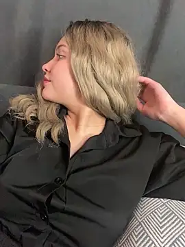 Snapshot of KikiWatson chatting on 12-29-24, 01:28 KikiWatson online show from 12-29-24, 01:28