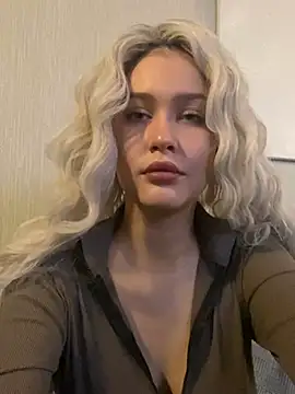 Snapshot of KikiWatson chatting on 01-18-25, 08:10 KikiWatson online show from 01-18-25, 08:10