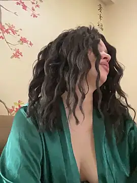 Snapshot of KikiWatson chatting on 02-16-25, 12:32 KikiWatson online show from 02-16-25, 12:32