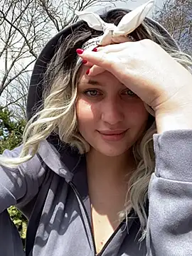 Snapshot of KikiWatson chatting on 03-12-25, 10:16 KikiWatson online show from 03-12-25, 10:16