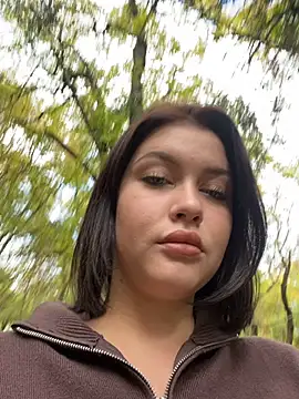 Snapshot of KikiWatson chatting on 10-11-25, 10:36 KikiWatson online show from 10-11-25, 10:36