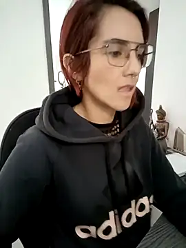 Snapshot of your_red_rose_ chatting on 01-13-25, 04:30 your red rose online show from 01-13-25, 04:30