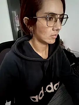 Snapshot of your_red_rose_ chatting on 01-13-25, 10:35 your red rose online show from 01-13-25, 10:35