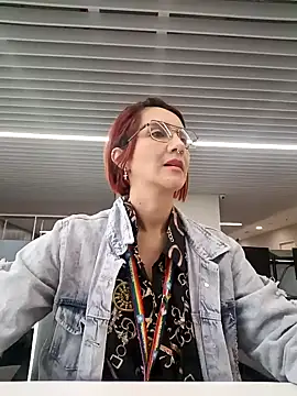 Snapshot of your_red_rose_ chatting on 01-16-25, 12:31 your red rose online show from 01-16-25, 12:31