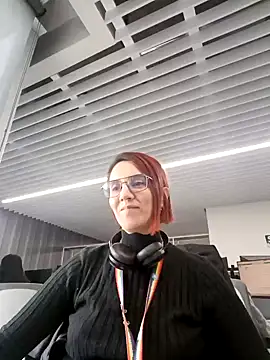 Snapshot of your_red_rose_ chatting on 01-28-25, 04:19 your red rose online show from 01-28-25, 04:19