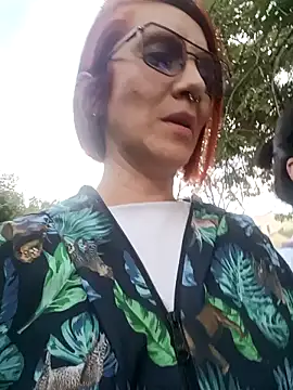 Snapshot of your_red_rose_ chatting on 01-31-25, 10:42 your red rose online show from 01-31-25, 10:42