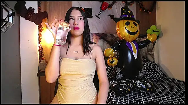 Snapshot of hera_divine chatting on 10-20-25, 09:04 hera divine online show from 10-20-25, 09:04
