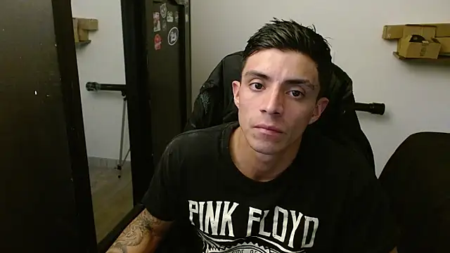 Snapshot of kv___xxx_ chatting on 04-24-26, 10:45 kv xxx online show from 04-24-26, 10:45