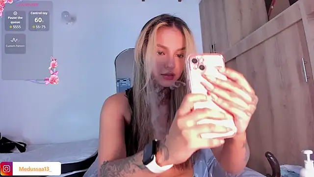 Snapshot of medussa13_ chatting on 06-17-26, 12:07 medussa13 online show from 06-17-26, 12:07