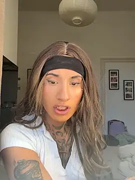 Snapshot of Bad_kitty777 chatting on 10-28-25, 10:08 Bad kitty777 online show from 10-28-25, 10:08