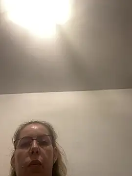 Snapshot of uber_babe chatting on 12-13-24, 04:27 uber babe online show from 12-13-24, 04:27