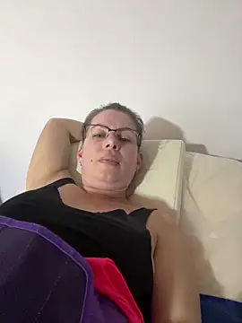 Snapshot of uber_babe chatting on 12-18-24, 06:25 uber babe online show from 12-18-24, 06:25