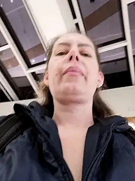 Snapshot of uber_babe chatting on 01-28-25, 03:57 uber babe online show from 01-28-25, 03:57