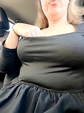 Snapshot of uber_babe chatting on 12-18-25, 11:38 uber babe online show from 12-18-25, 11:38