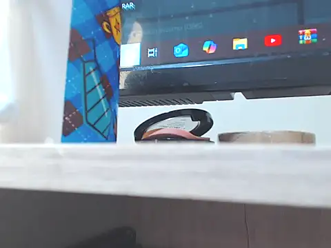 Snapshot of emassquirt28 chatting on 10-29-25, 05:42 emassquirt28 online show from 10-29-25, 05:42