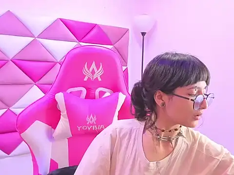 Snapshot of Danny_Face chatting on 11-10-25, 02:05 Danny Face online show from 11-10-25, 02:05