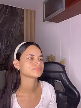 HannaRhodes online show from 10-26-25, 12:55