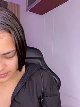 HannaRhodes online show from 10-27-25, 02:10