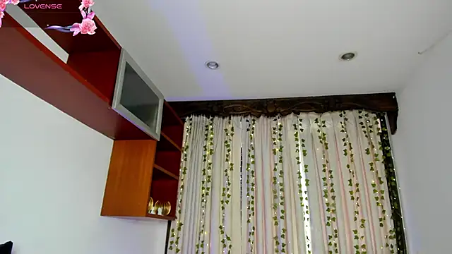 HannaRhodes online show from 11-18-25, 03:05