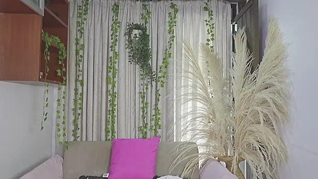 HannaRhodes online show from 04-08-26, 03:23