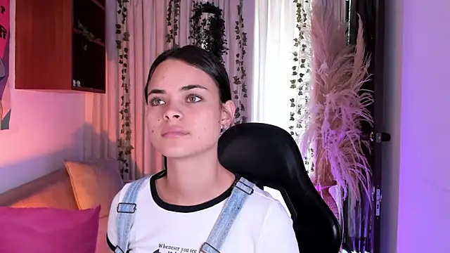 HannaRhodes online show from 04-18-26, 01:48