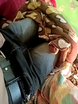 Snapshot of QUEEN-X-CPL chatting on 01-12-25, 04:40 QUEEN-X-CPL online show from 01-12-25, 04:40