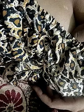 Snapshot of QUEEN-X-CPL chatting on 02-17-25, 06:15 QUEEN-X-CPL online show from 02-17-25, 06:15