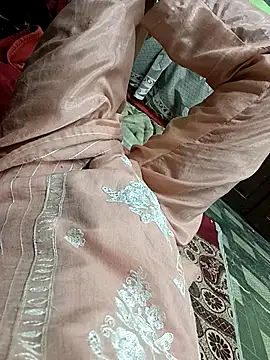 Snapshot of QUEEN-X-CPL chatting on 02-26-25, 05:39 QUEEN-X-CPL online show from 02-26-25, 05:39